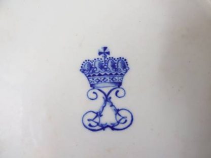 Plat en porcelaine de Tournai (grecque+couronne) – Image 4